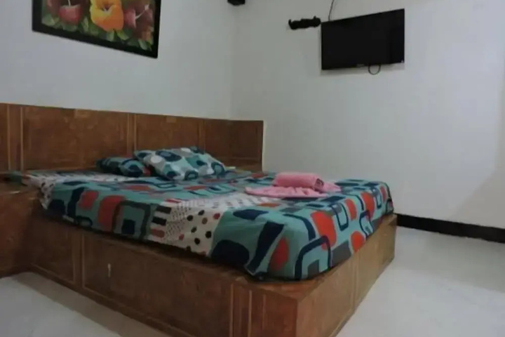 Room 5 of 9