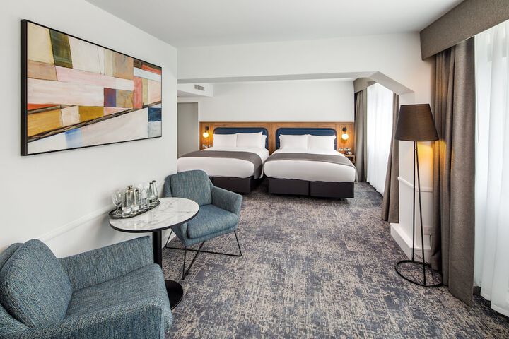 Room 17 of 118