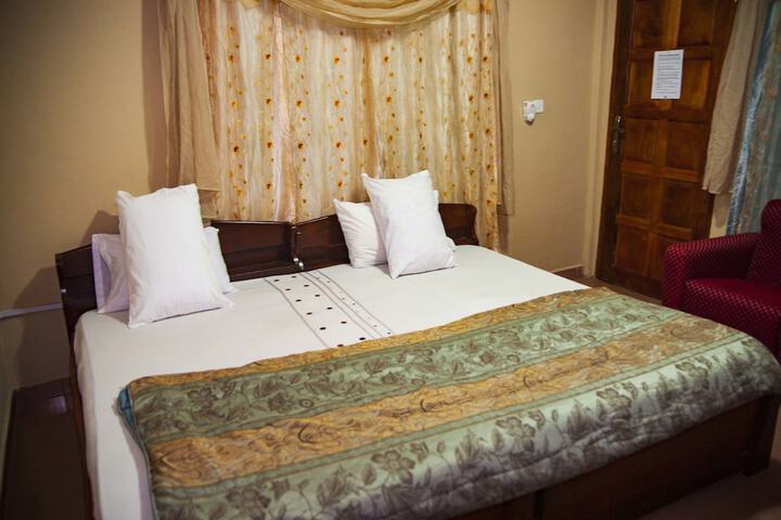 Room 2 of 7