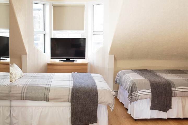 Room 3 of 13