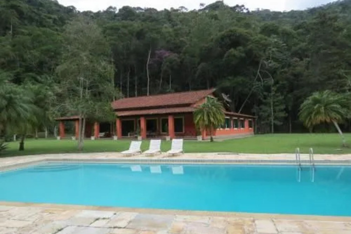 Pool 18 of 33