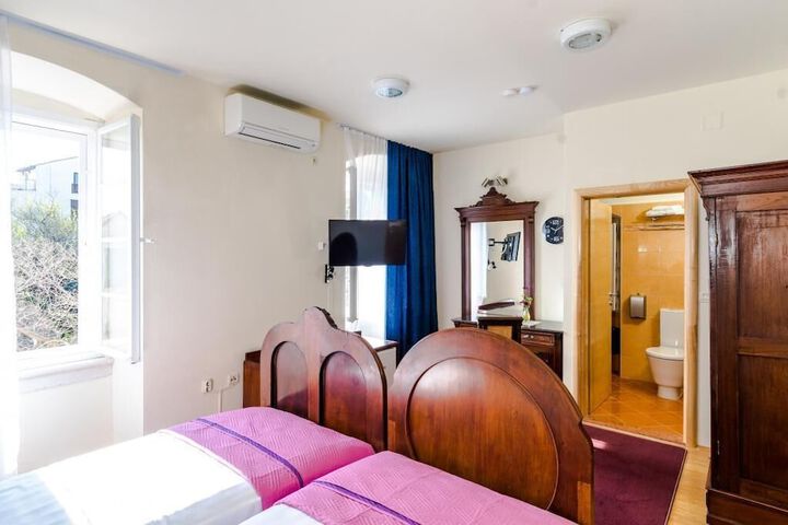 Room 22 of 41