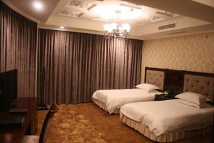 Room 4 of 18