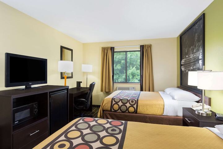 2 Double Beds (3 of 6)