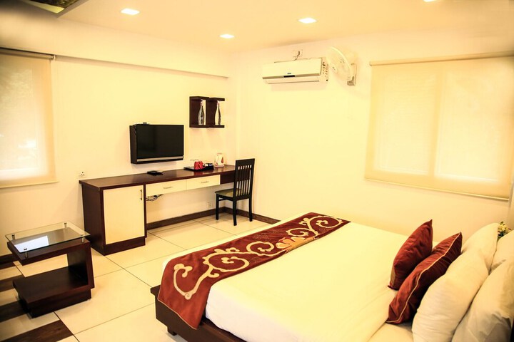Room 10 of 26