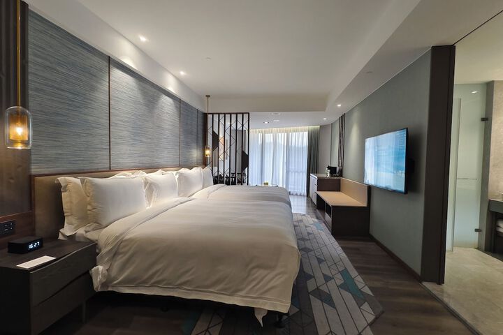 Room 11 of 83
