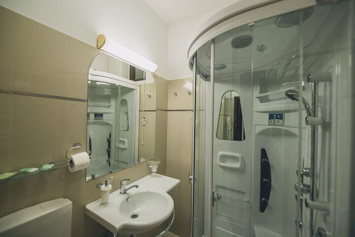 Room 20 of 66