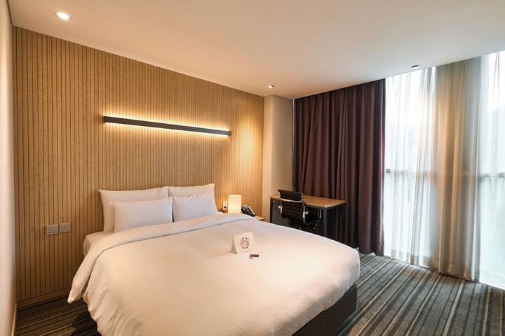 Room 12 of 24