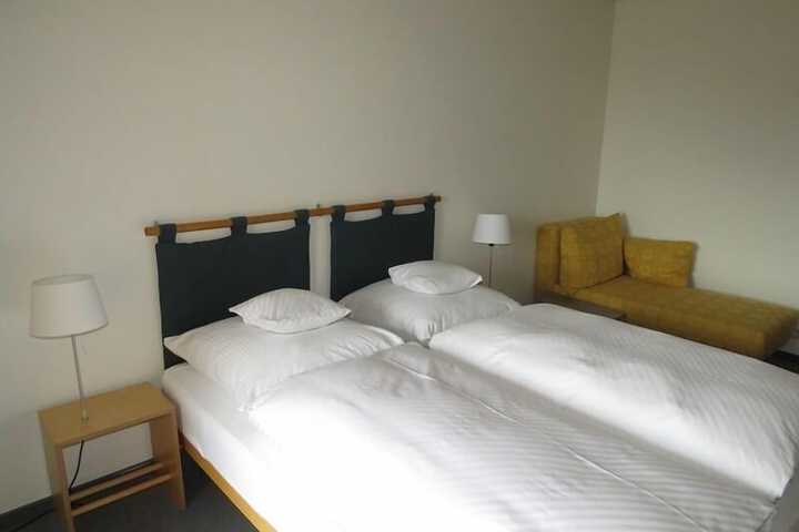 Room 11 of 40