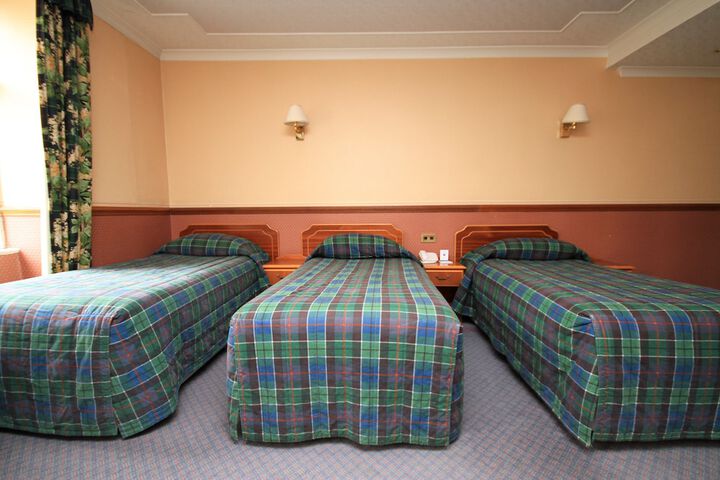 Room 13 of 144