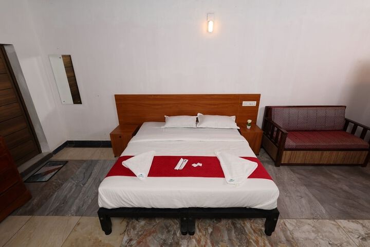 Room 8 of 103