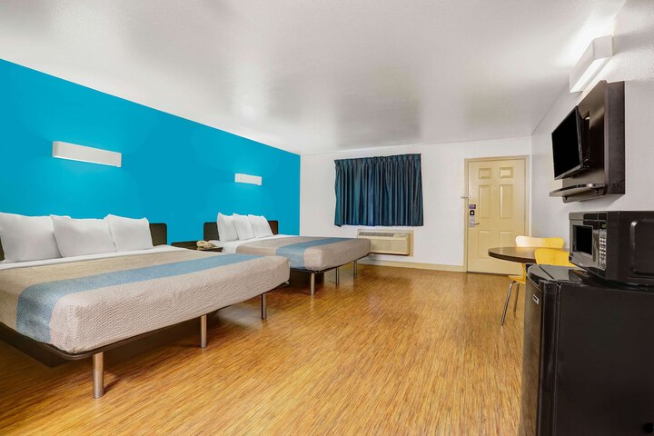 Room 13 of 24
