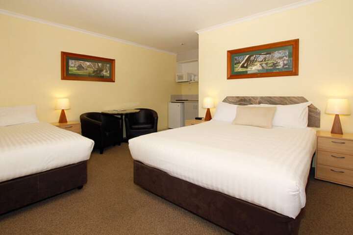 Room 4 of 33