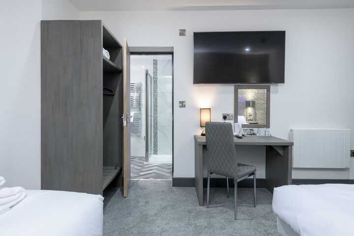 Room 52 of 137
