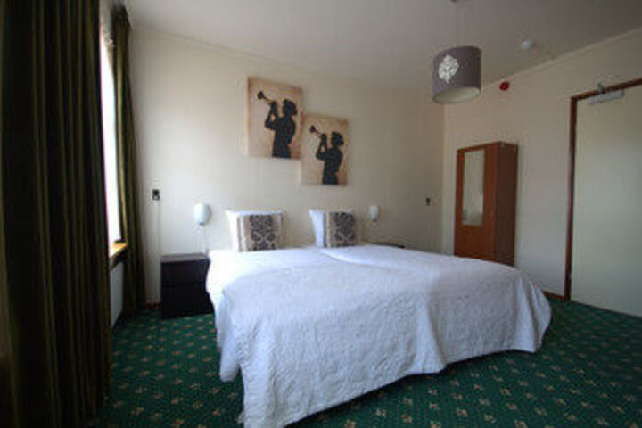 Room 17 of 48