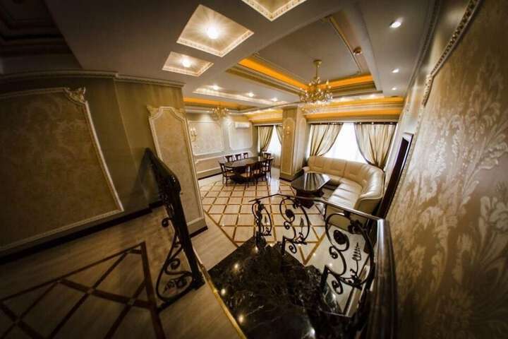 Room 18 of 25