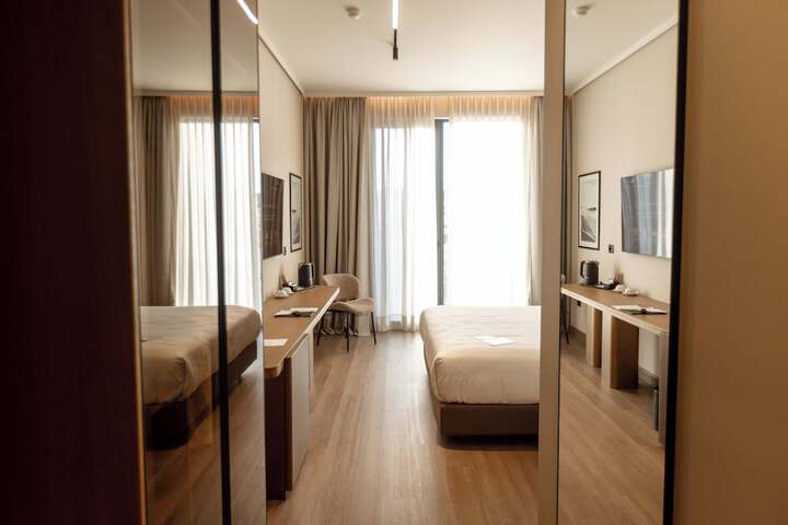 Room 38 of 176