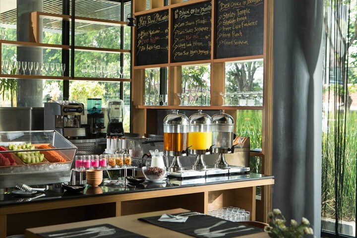 Breakfast/Coffee Service 22 of 38