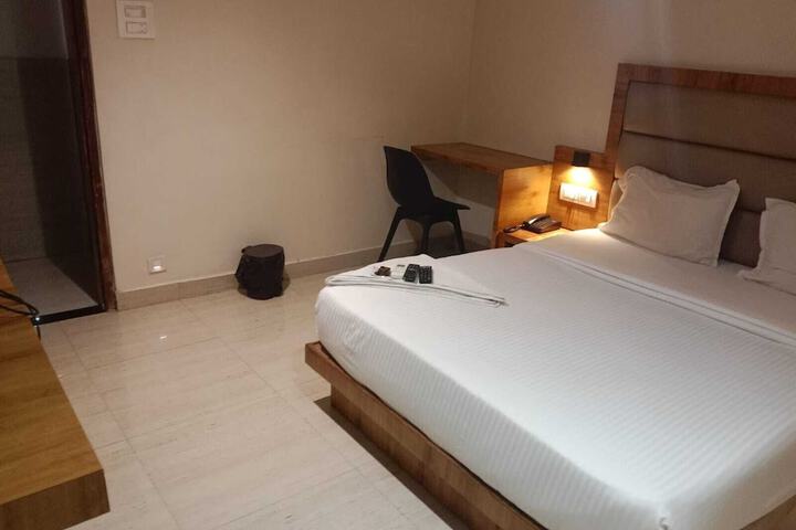 Room 5 of 11