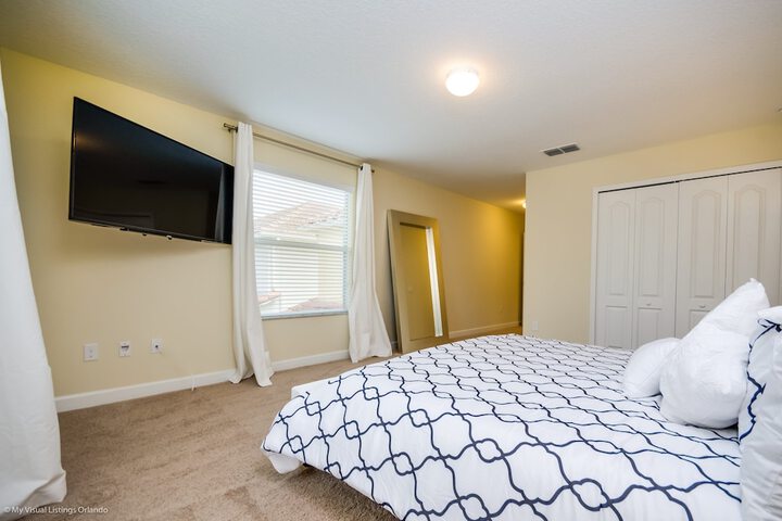 Room 8 of 50