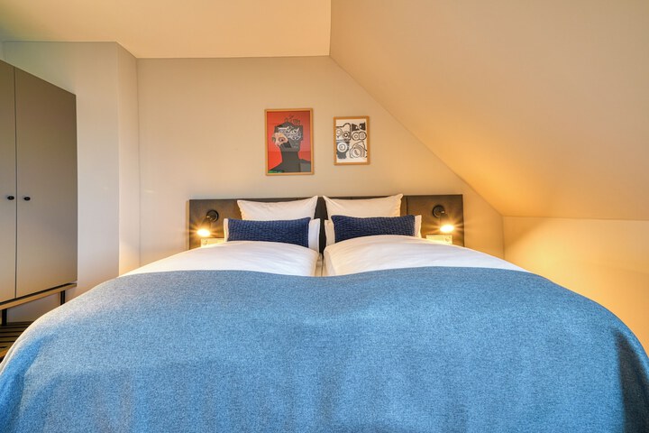 Room 6 of 32