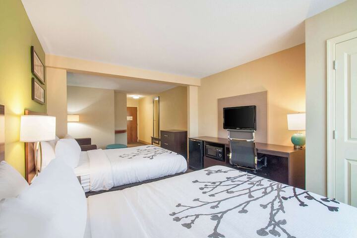 Double Accessible 2 Double Beds (7 of 12)