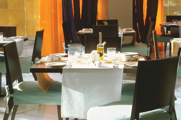 Dining 76 of 136