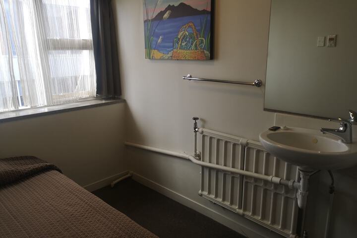 Room 25 of 41