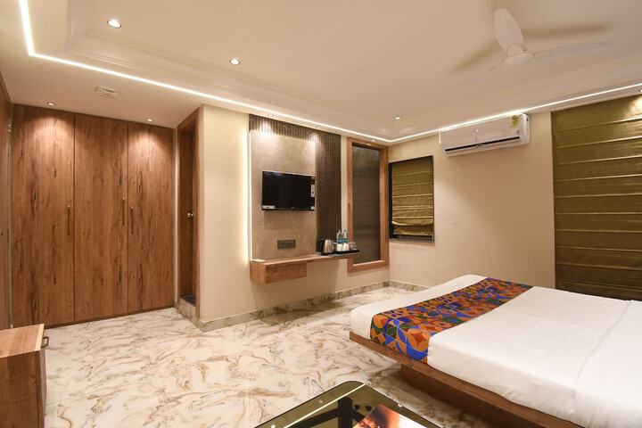 Room 10 of 20