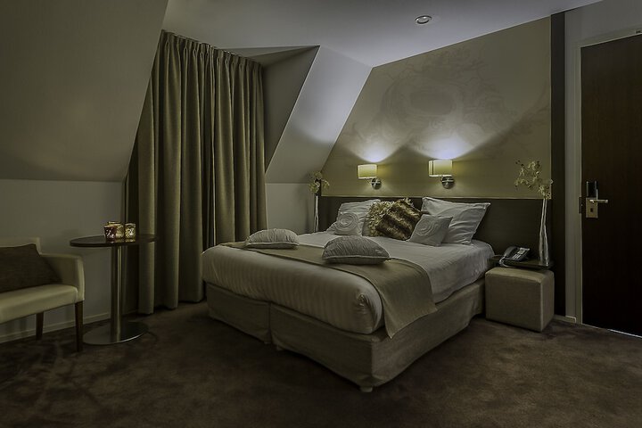 Room 6 of 37