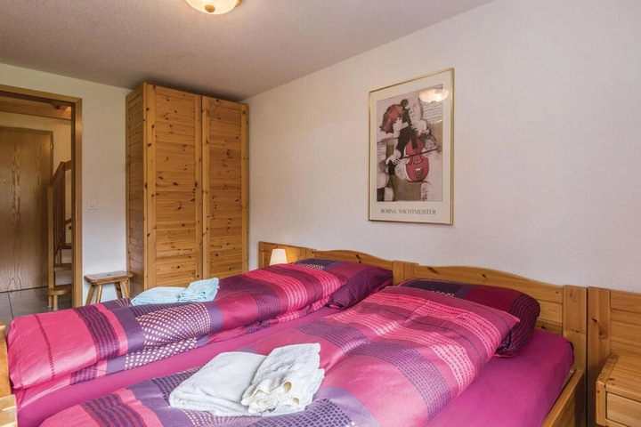 Room 4 of 10