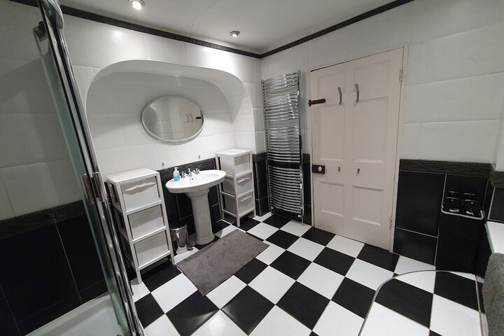 Room 10 of 24