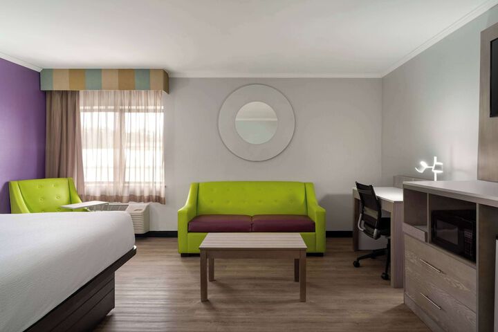 1 King Bed (2 of 5)