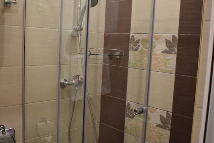 Room 4 of 118