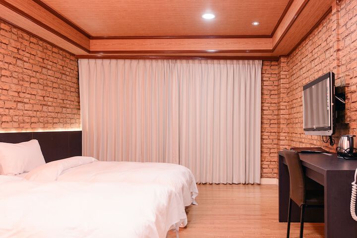 Room 37 of 67