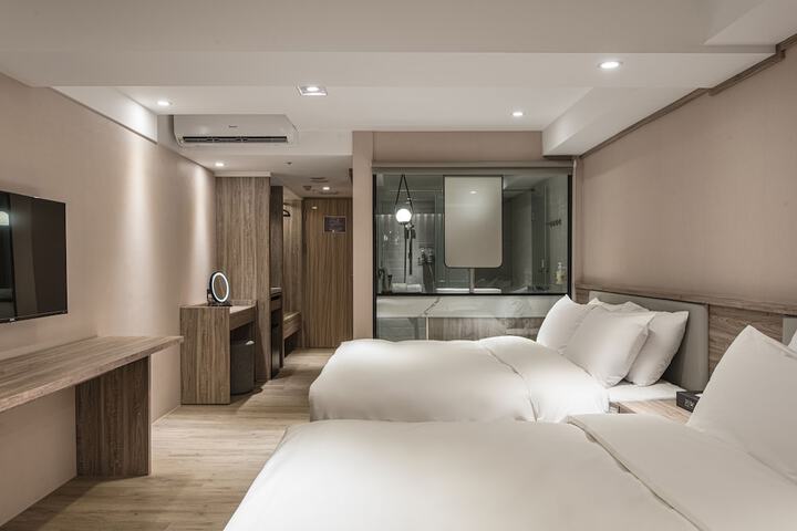 Room 16 of 145