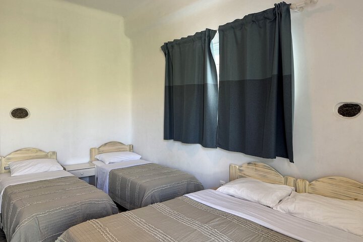 Room 52 of 187