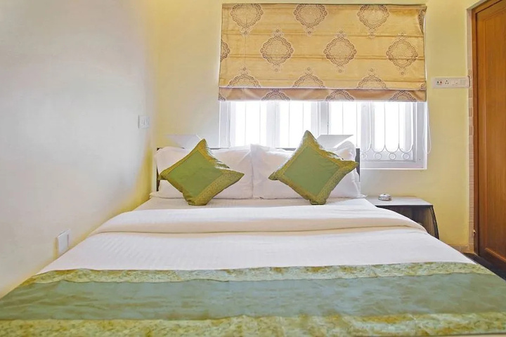 Room 4 of 20