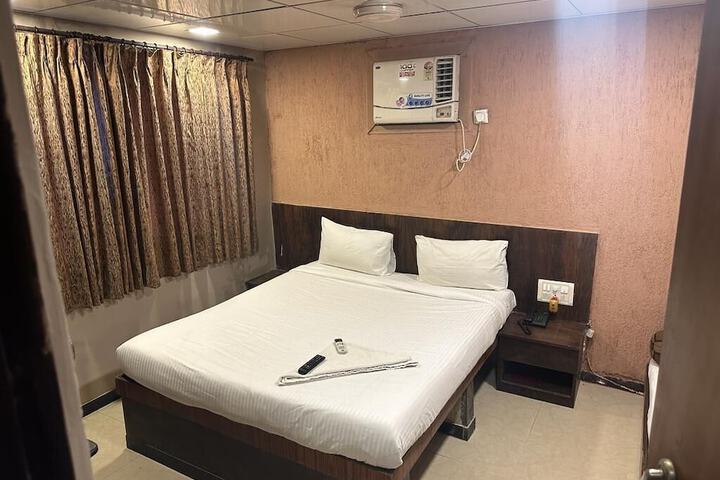 Room 11 of 53