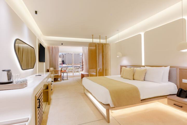 Room 9 of 42