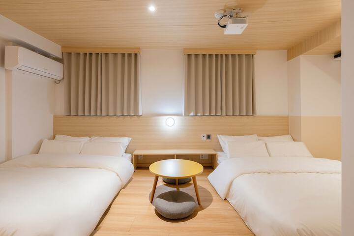 Room 4 of 152