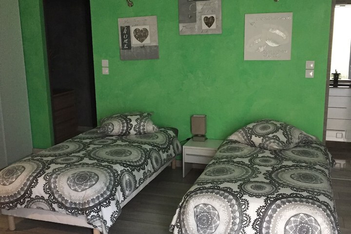 Room 2 of 6