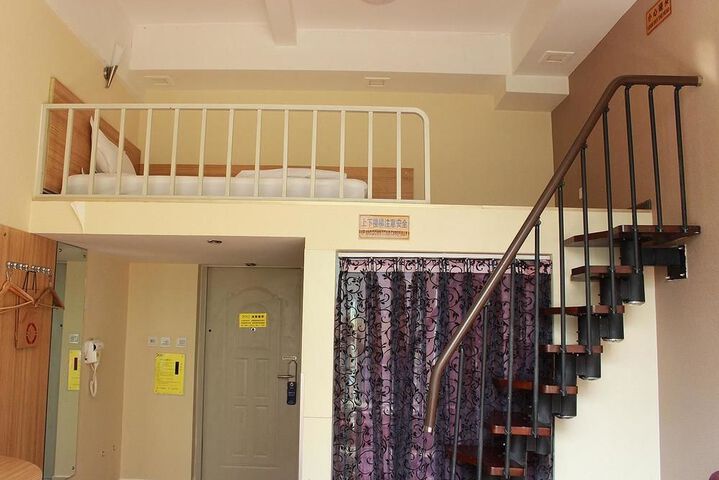 Room 18 of 90