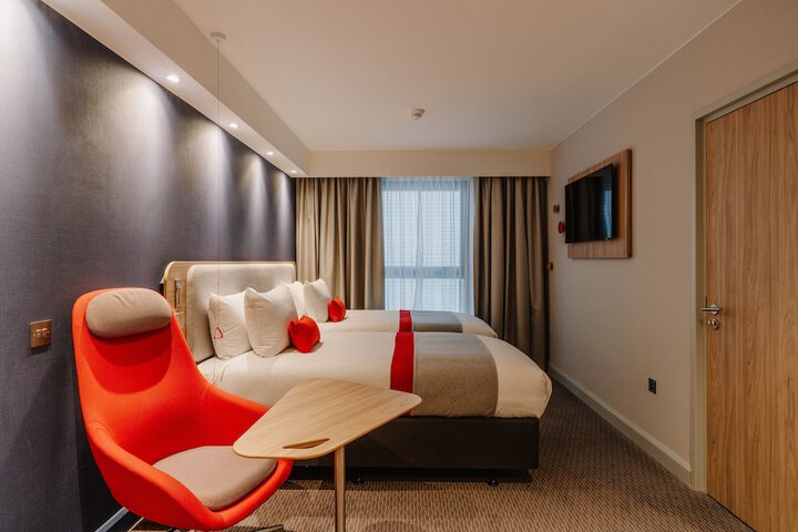 Room 8 of 32