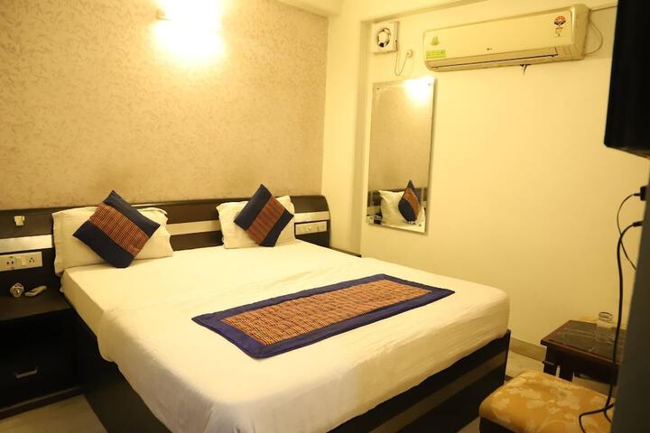Room 9 of 35