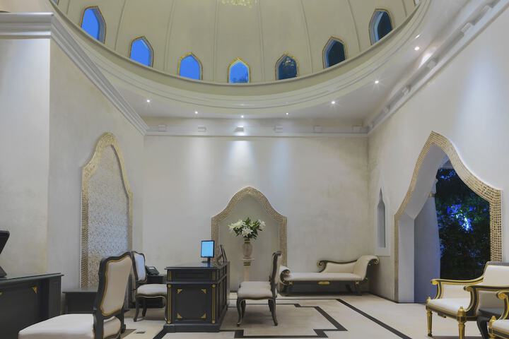 Entrance & Lobby