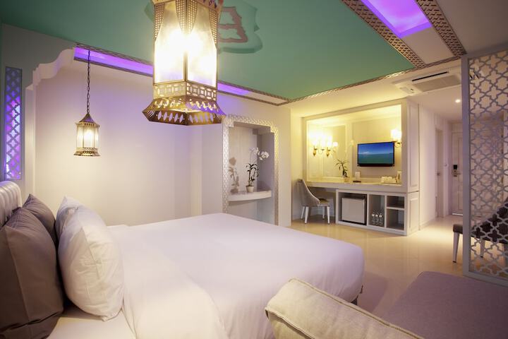 Room 18 of 189