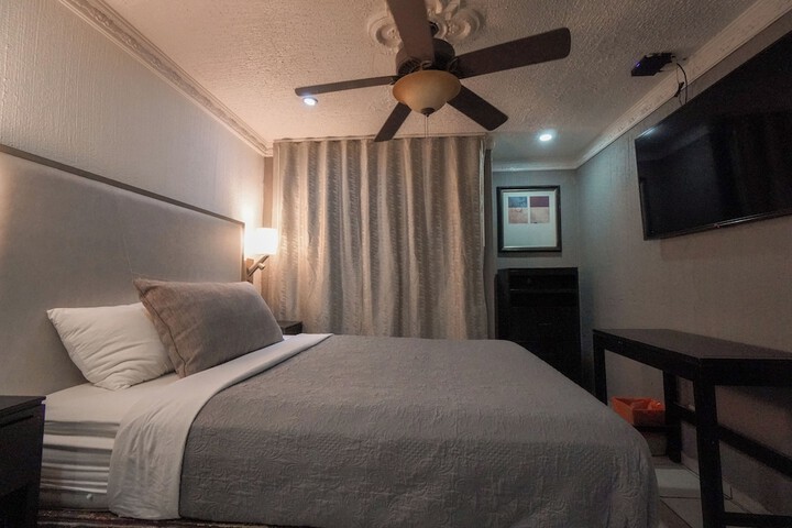 Room 8 of 15