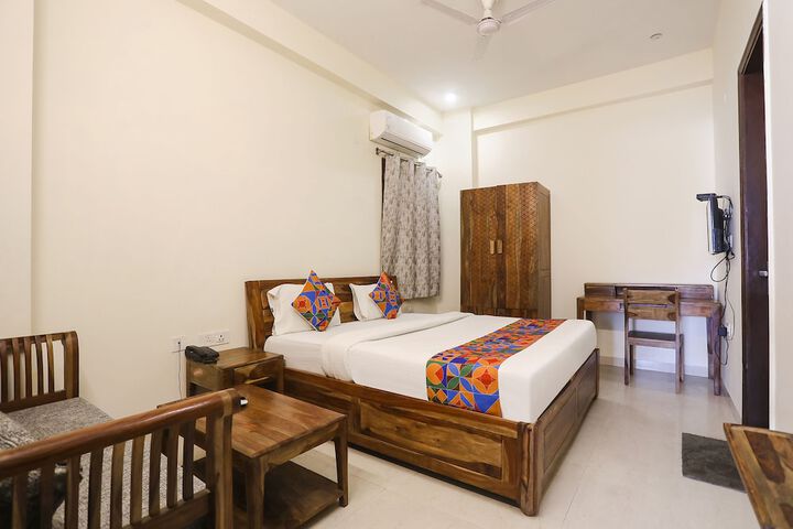 Room 13 of 25