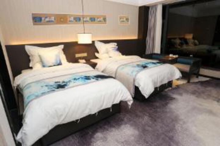 Room 8 of 8